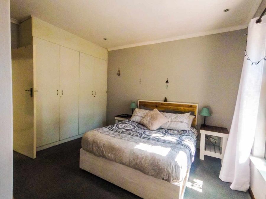 To Let 4 Bedroom Property for Rent in Rondebosch Park Estate Western Cape